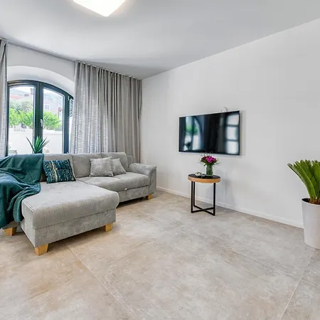 Pinko * ツァヴタット