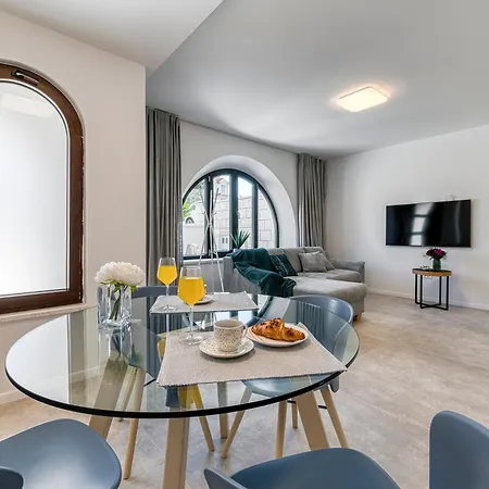 Pinko ツァヴタット